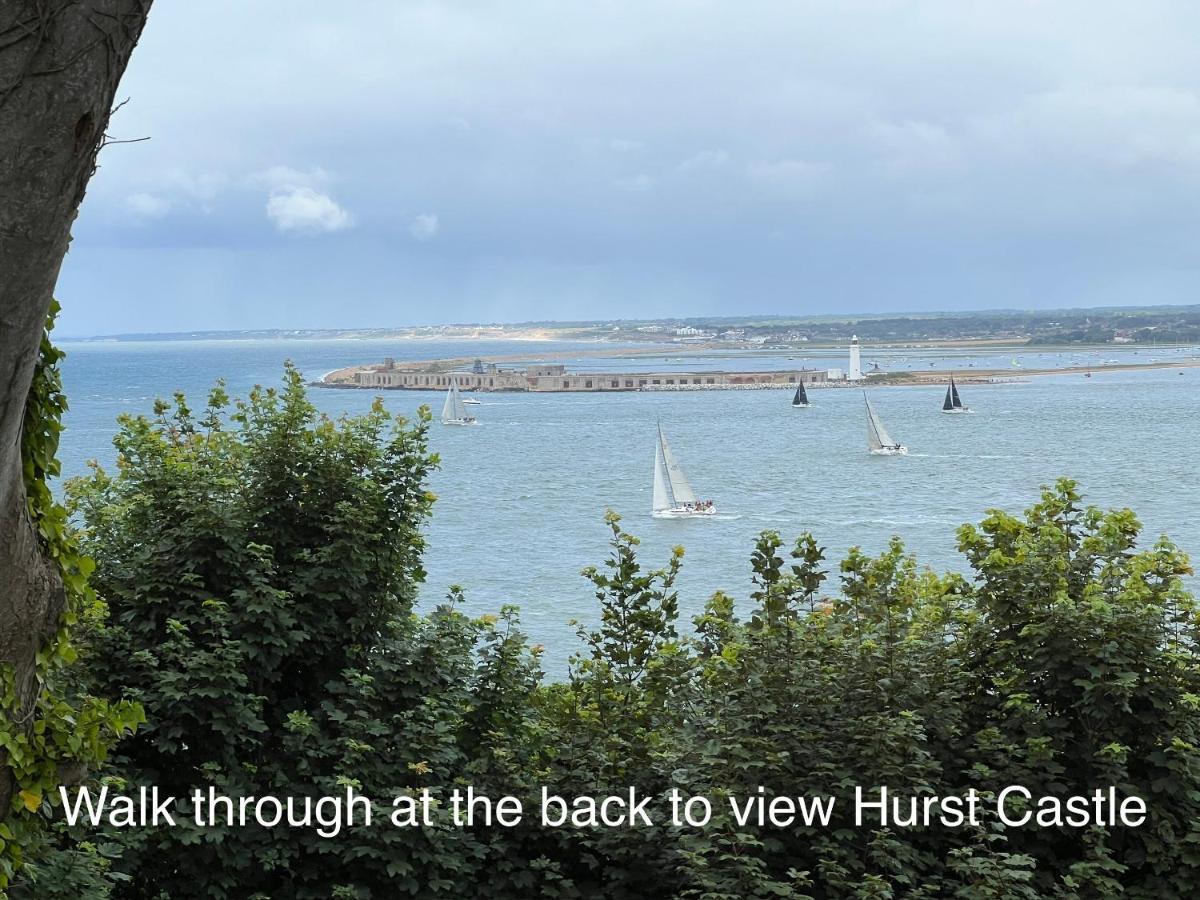 Valley View Self-Catering Coastal Bungalow In Rural West Wight Freshwater Bagian luar foto