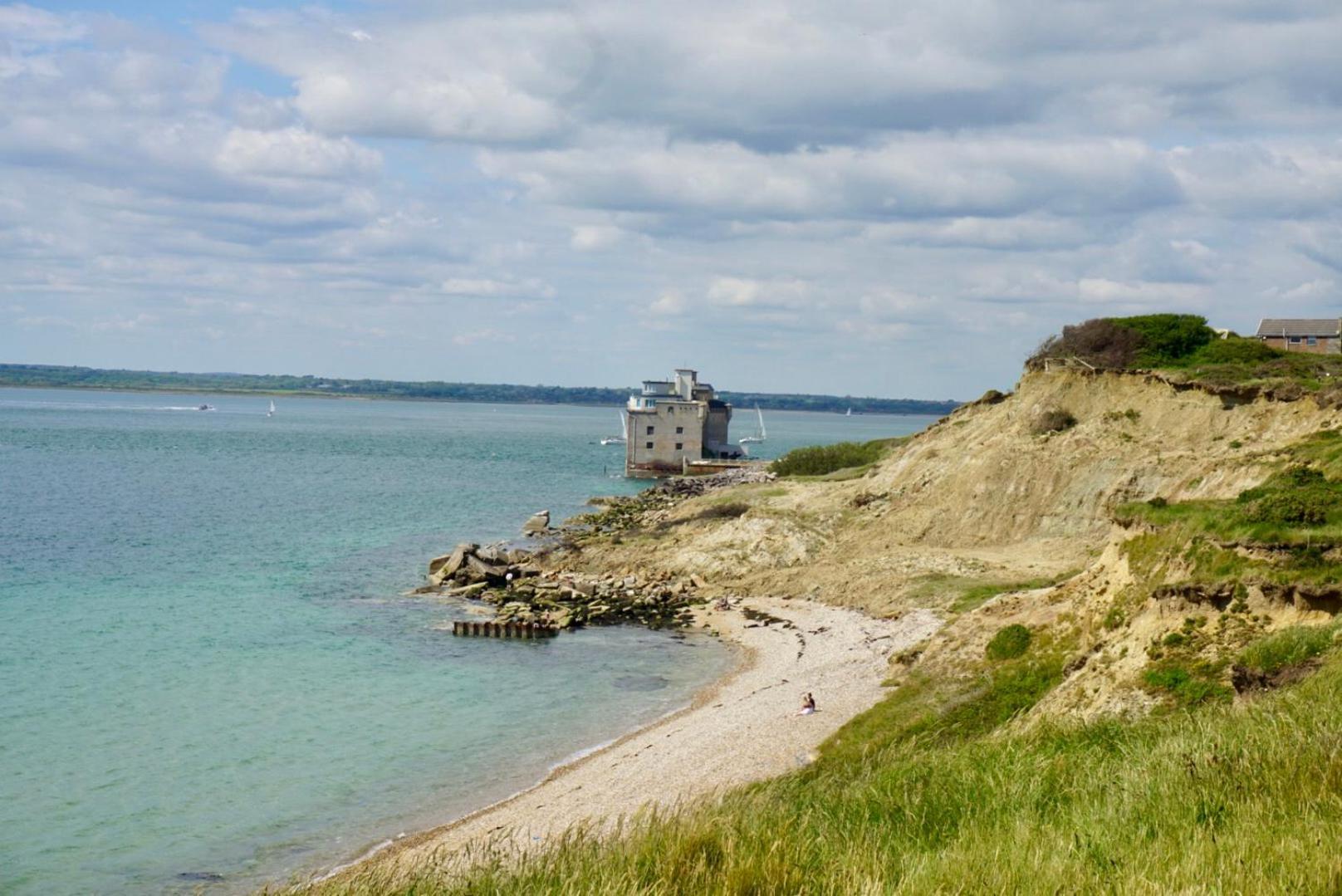 Valley View Self-Catering Coastal Bungalow In Rural West Wight Freshwater Bagian luar foto
