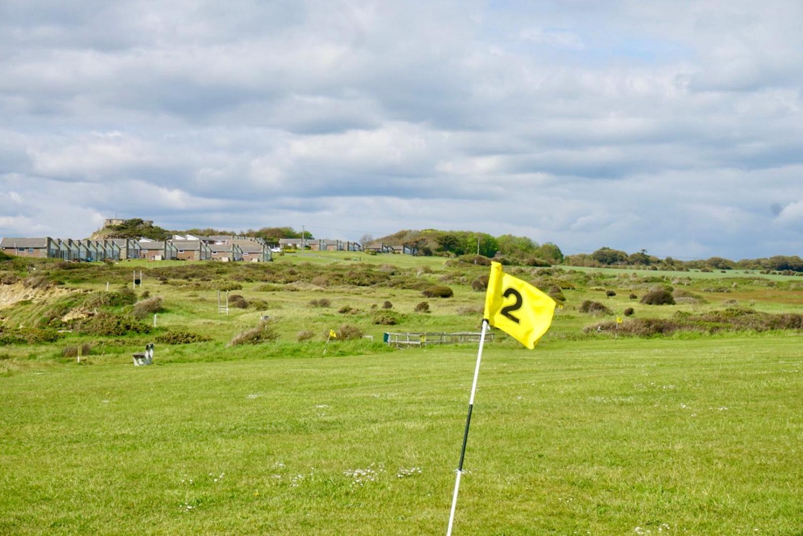Valley View Self-Catering Coastal Bungalow In Rural West Wight Freshwater Bagian luar foto
