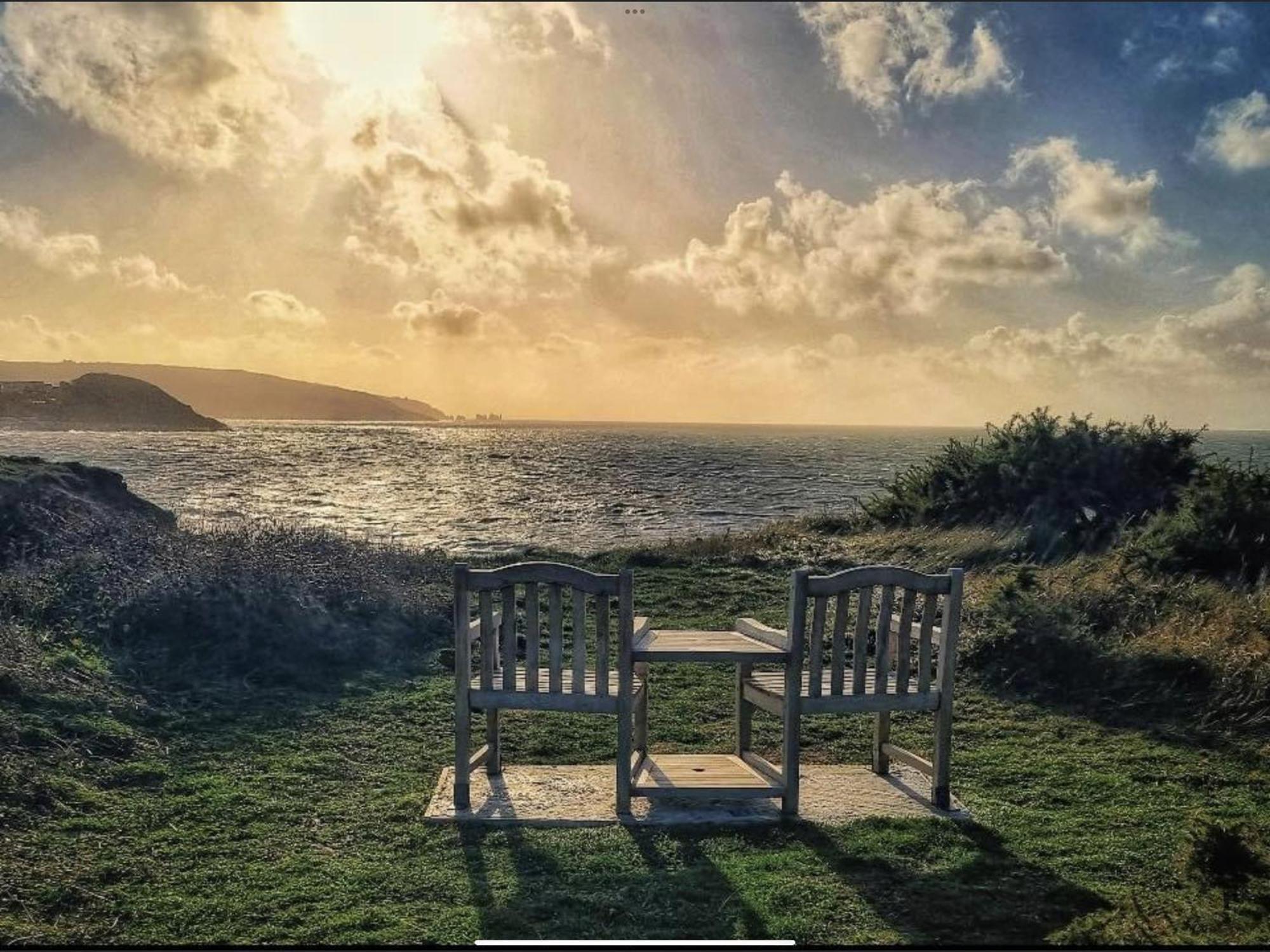 Valley View Self-Catering Coastal Bungalow In Rural West Wight Freshwater Bagian luar foto