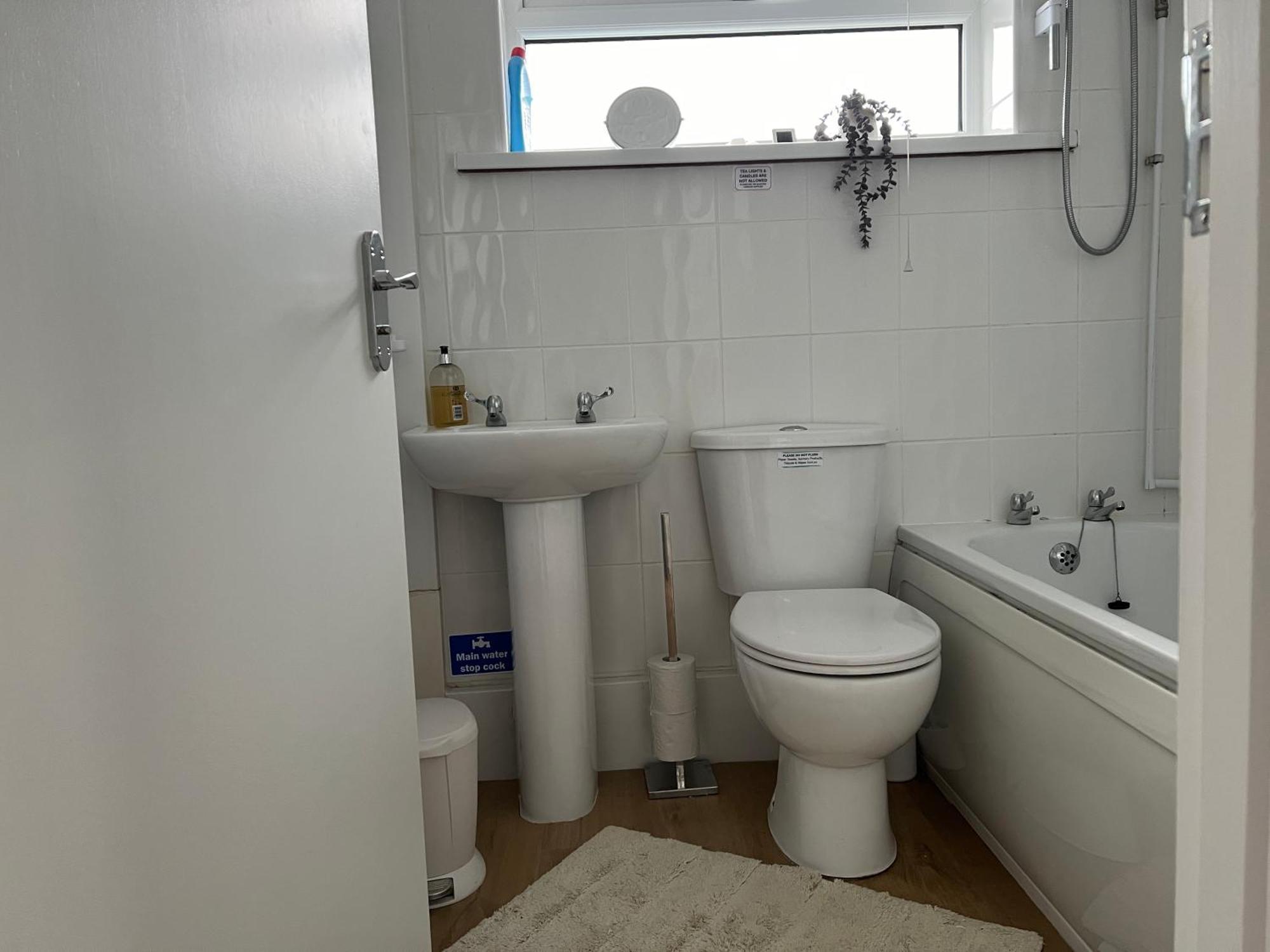 Valley View Self-Catering Coastal Bungalow In Rural West Wight Freshwater Bagian luar foto