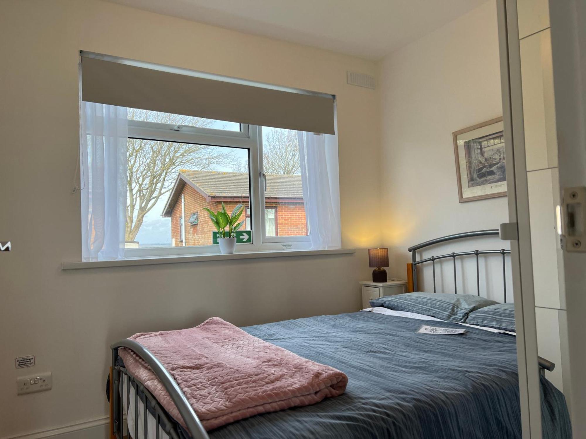 Valley View Self-Catering Coastal Bungalow In Rural West Wight Freshwater Bagian luar foto